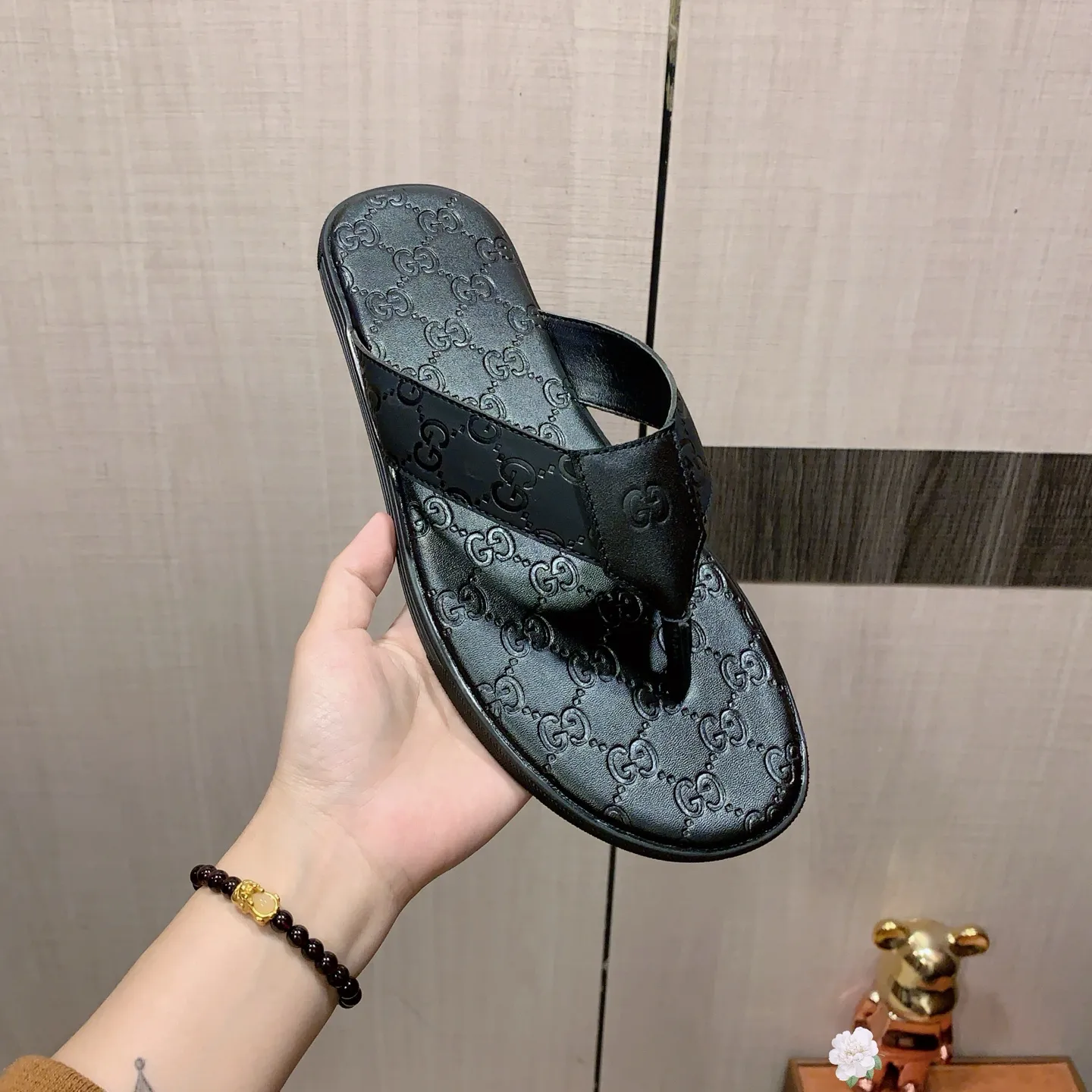 Slippers: New model: Factory price: 240💰💰🎩🎩🔥🔥《 Gucci* 》Series of slippers top purchasing agent🔍🔍Sold simultaneously for men, original Italian imported webbing made of selected cowhide, exquisite workmanship,), sole: (super comfortable) original factory special sole, ⚠️exclusive double-layer movable molded sole super comfortable⚠️, real shot🎬the real thing is more beautiful🔍🔍266 regular code 38-45,